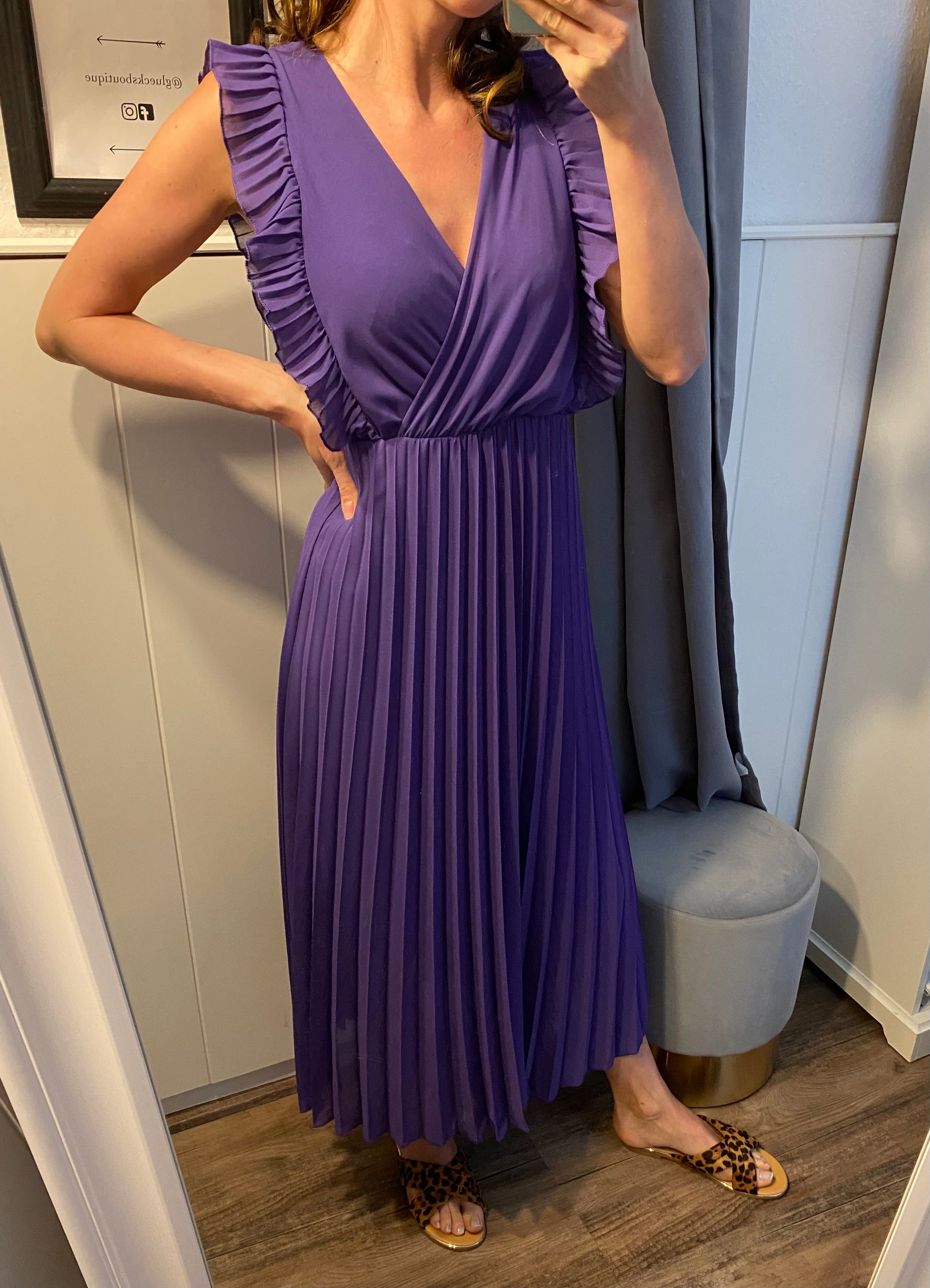 Plissiertes Kleid mit Rüschen in vers. Farben