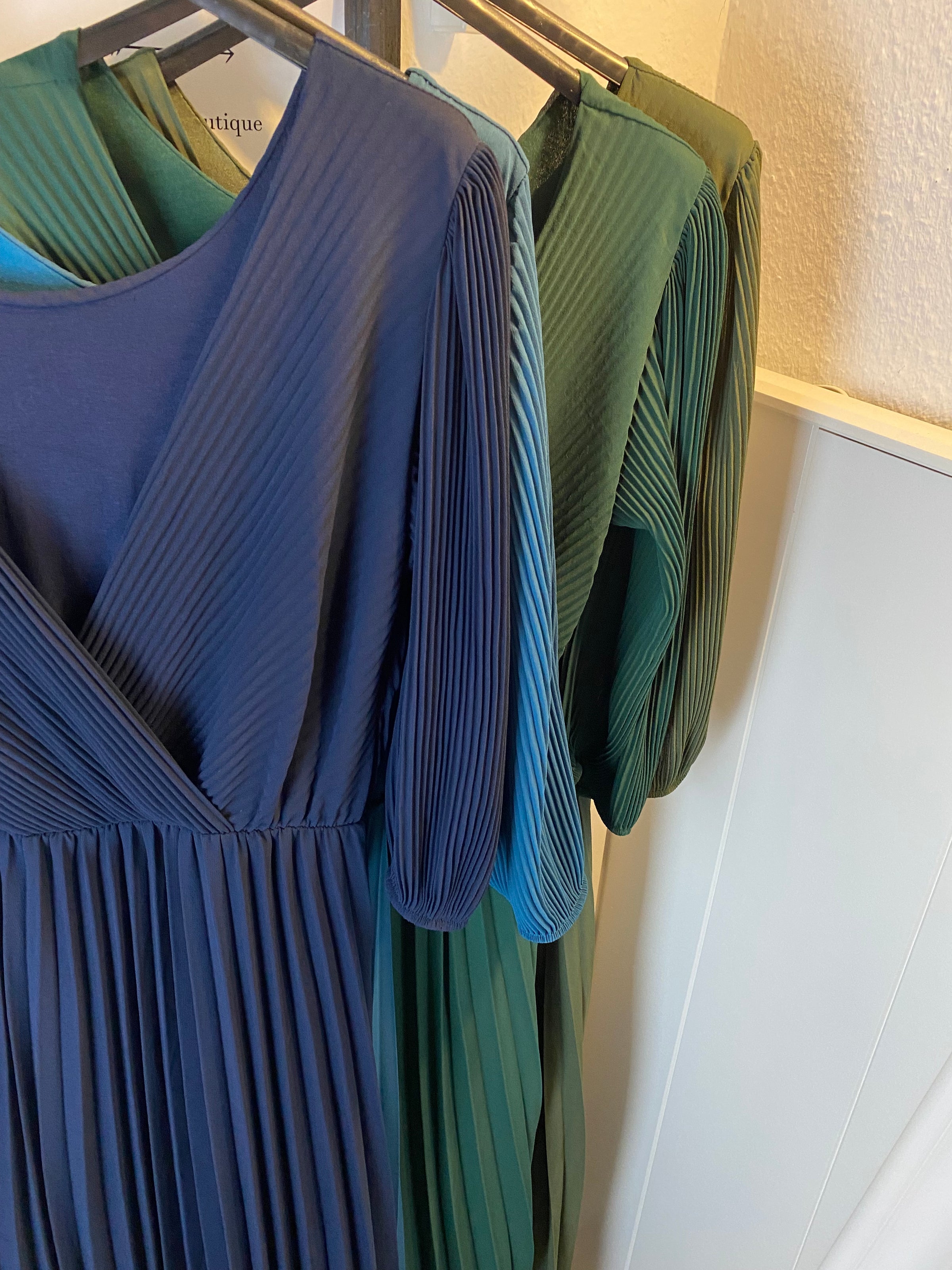 Plisseekleid mit 3/4 Arm, blau - Gluecksboutique®