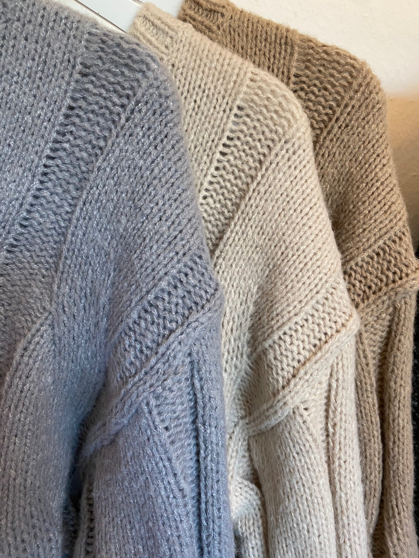 Pullover in vers Farben