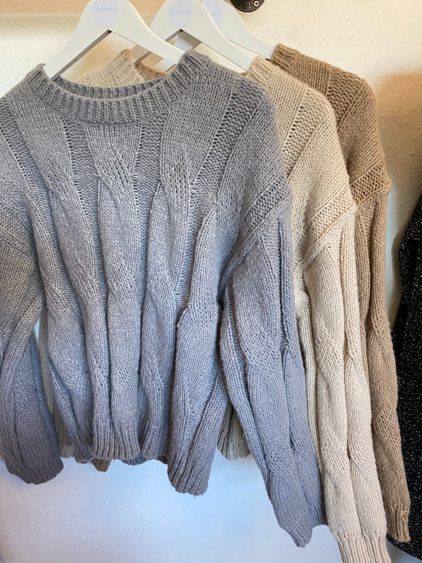 Pullover in vers Farben