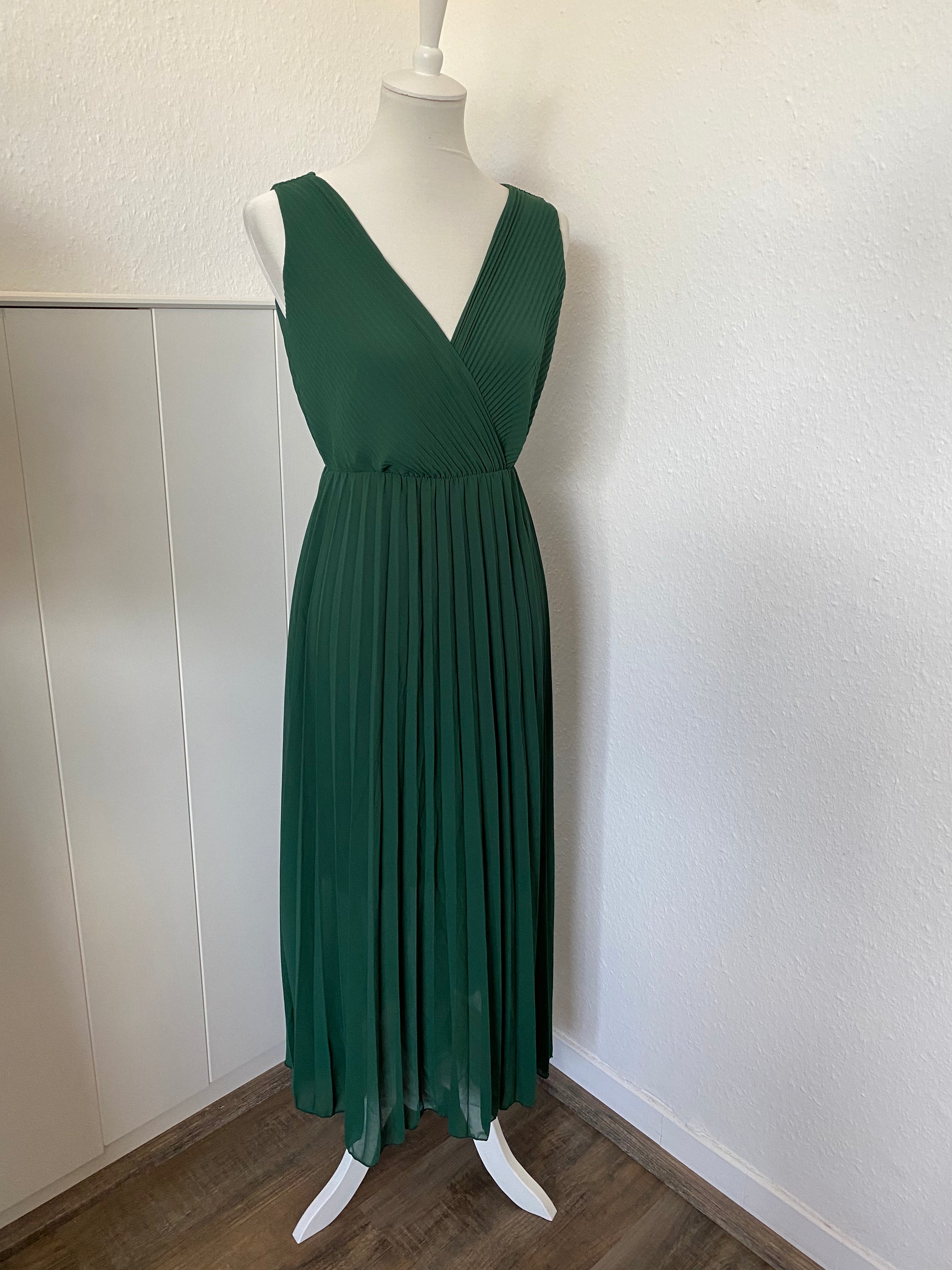 waldgruen Plissee Kleid - Gluecksboutique