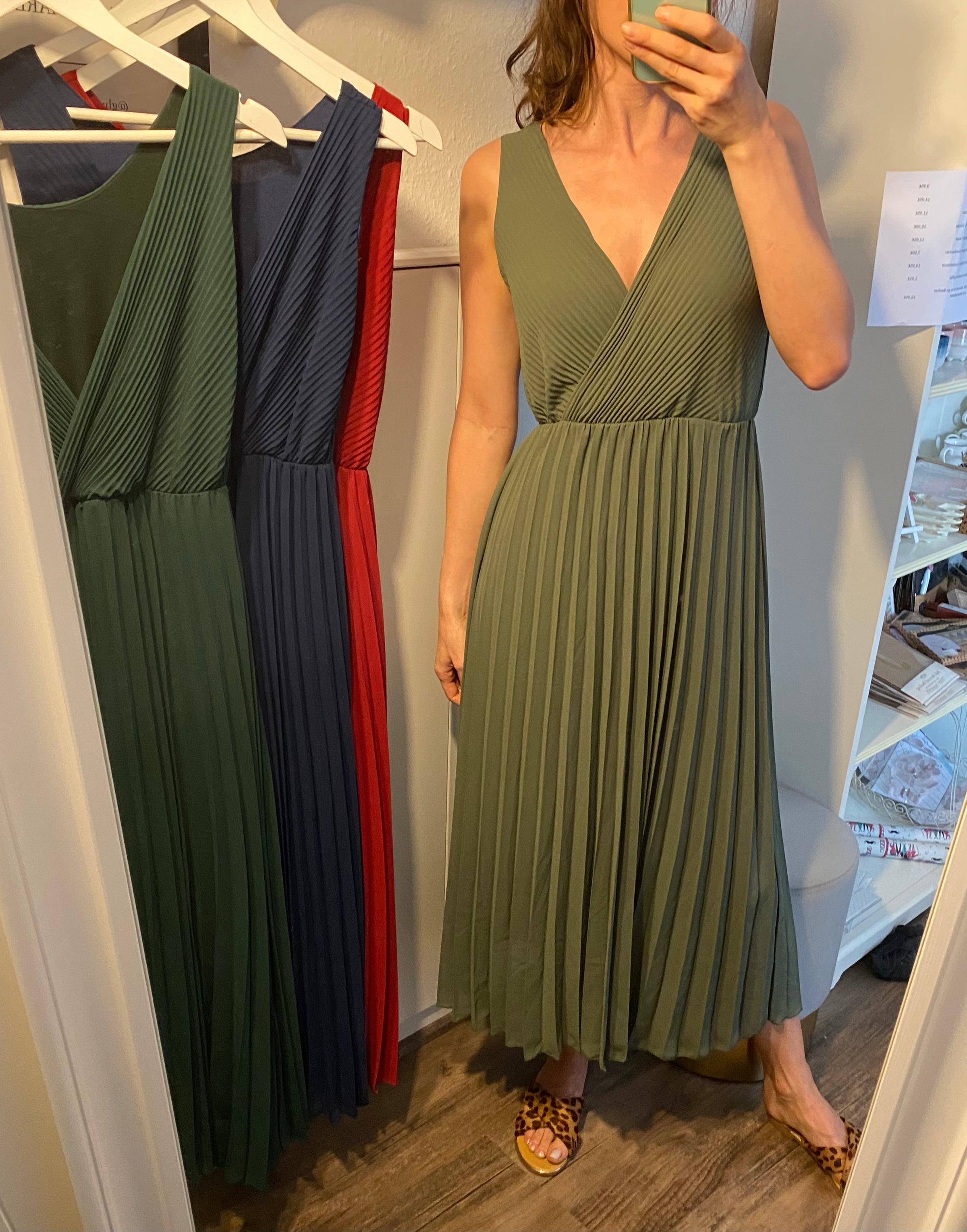 khaki Plissee Kleid - Gluecksboutique