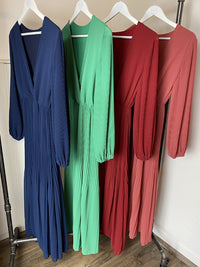 Plisseekleid langarm, in vers. Farben - Gluecksboutique®