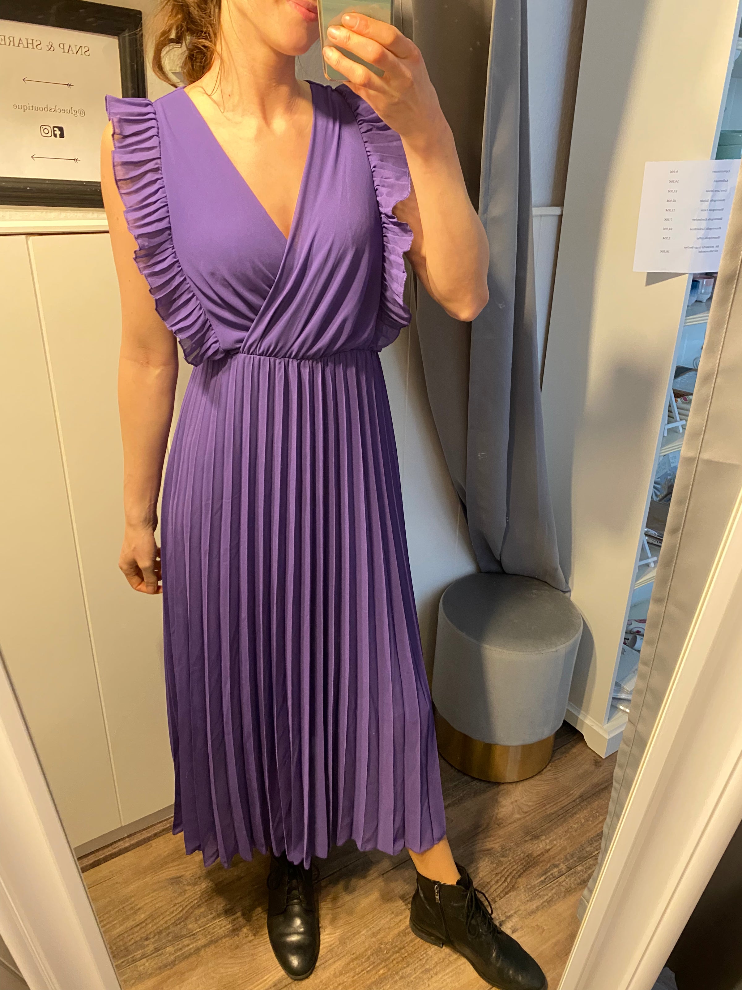 lila Plisseekleid Gluecksboutique