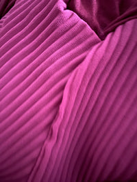 mauve Plissee Kleid - Gluecksboutique