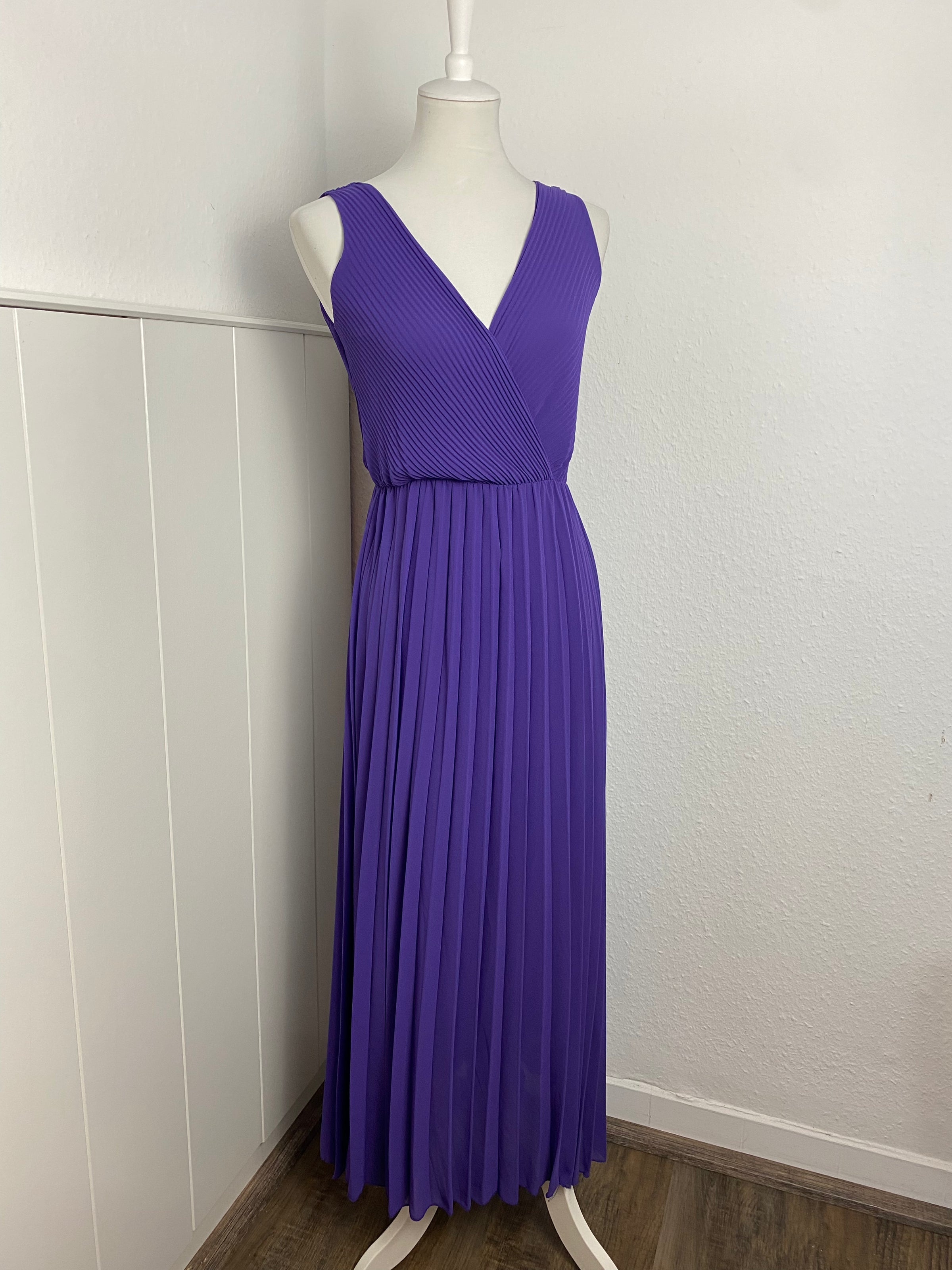 Plissiertes Kleid in vers. Farben - Gluecksboutique®