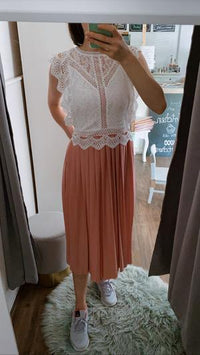 plissiertes Midi - Trägerkleid NA-KD rosa - Gluecksboutique®