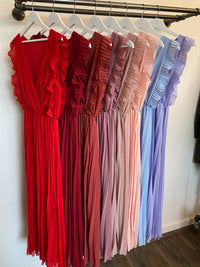 Plissiertes Kleid mit Rüschen in vers. Farben - Gluecksboutique®