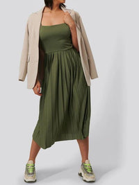 plissiertes Midi - Trägerkleid NA-KD in vers. Farben - Gluecksboutique®
