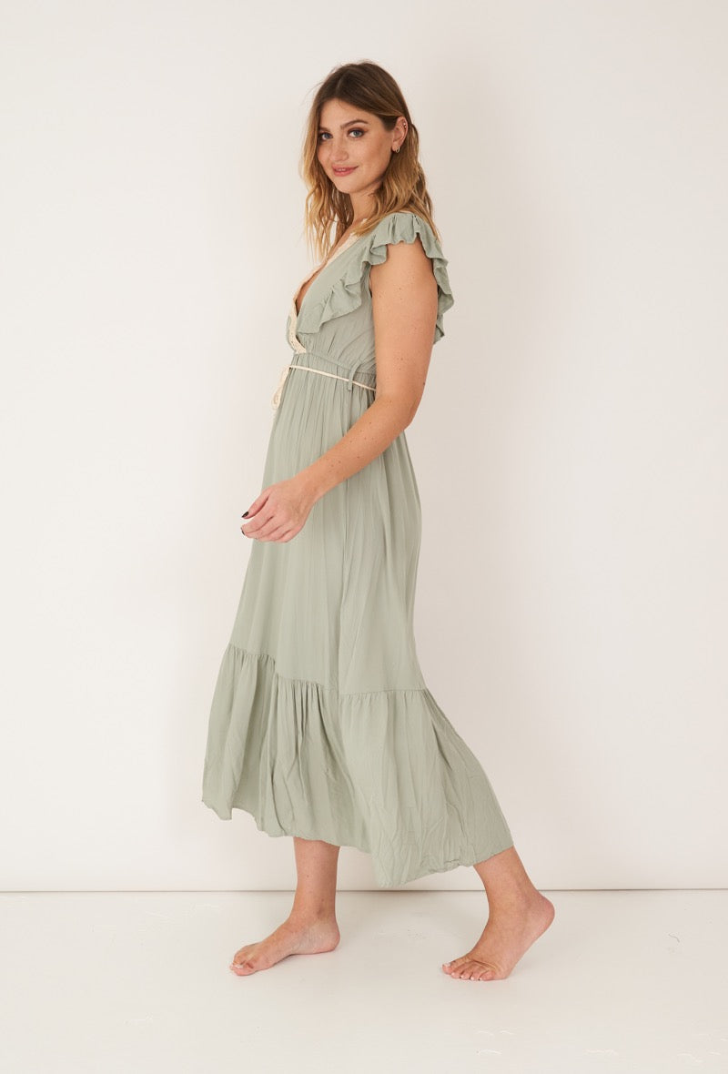 Kleid in Wickeloptik mit Spitze
