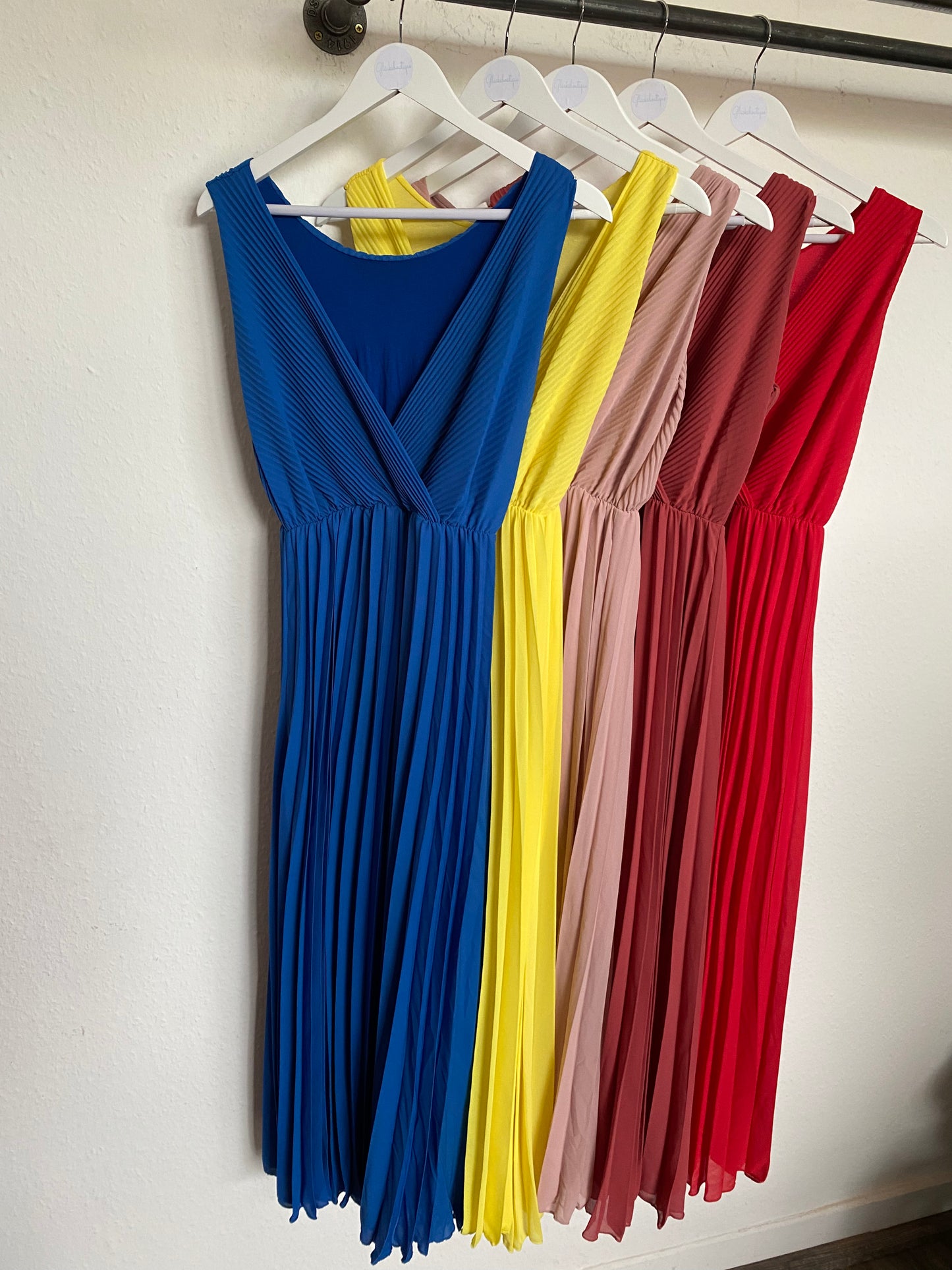 Plissiertes Kleid in vers. Farben