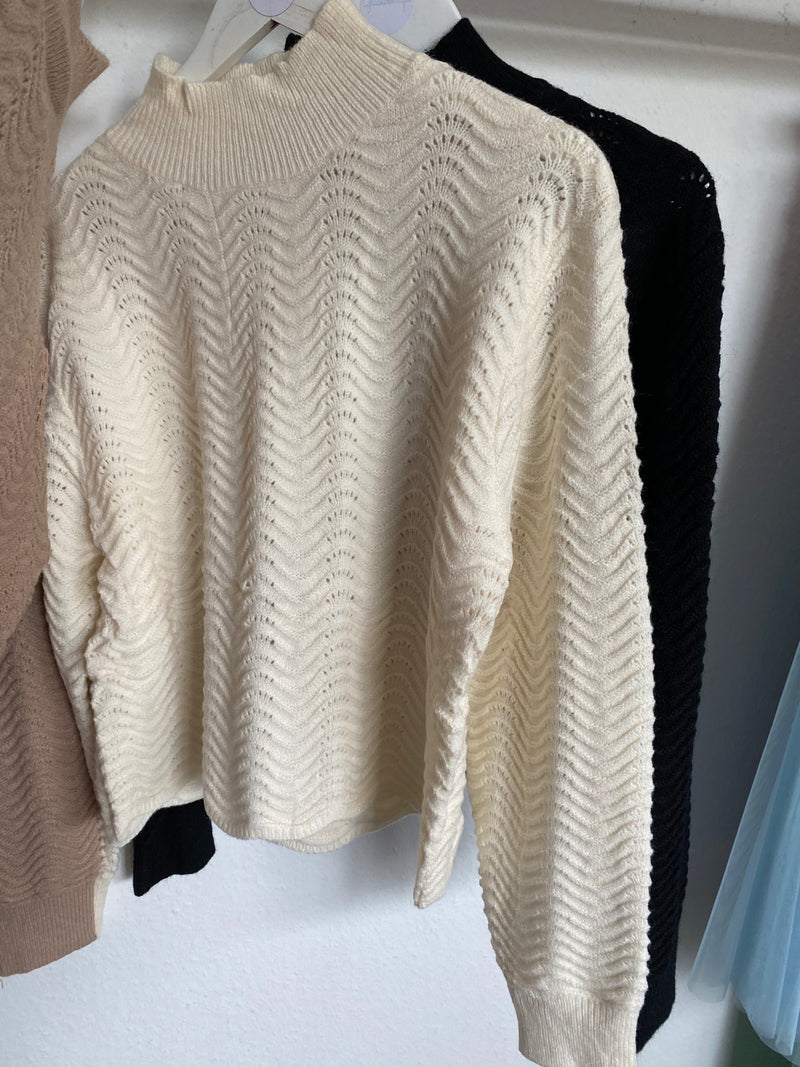beige Pullover mit Stehkragen - Gluecksboutique®