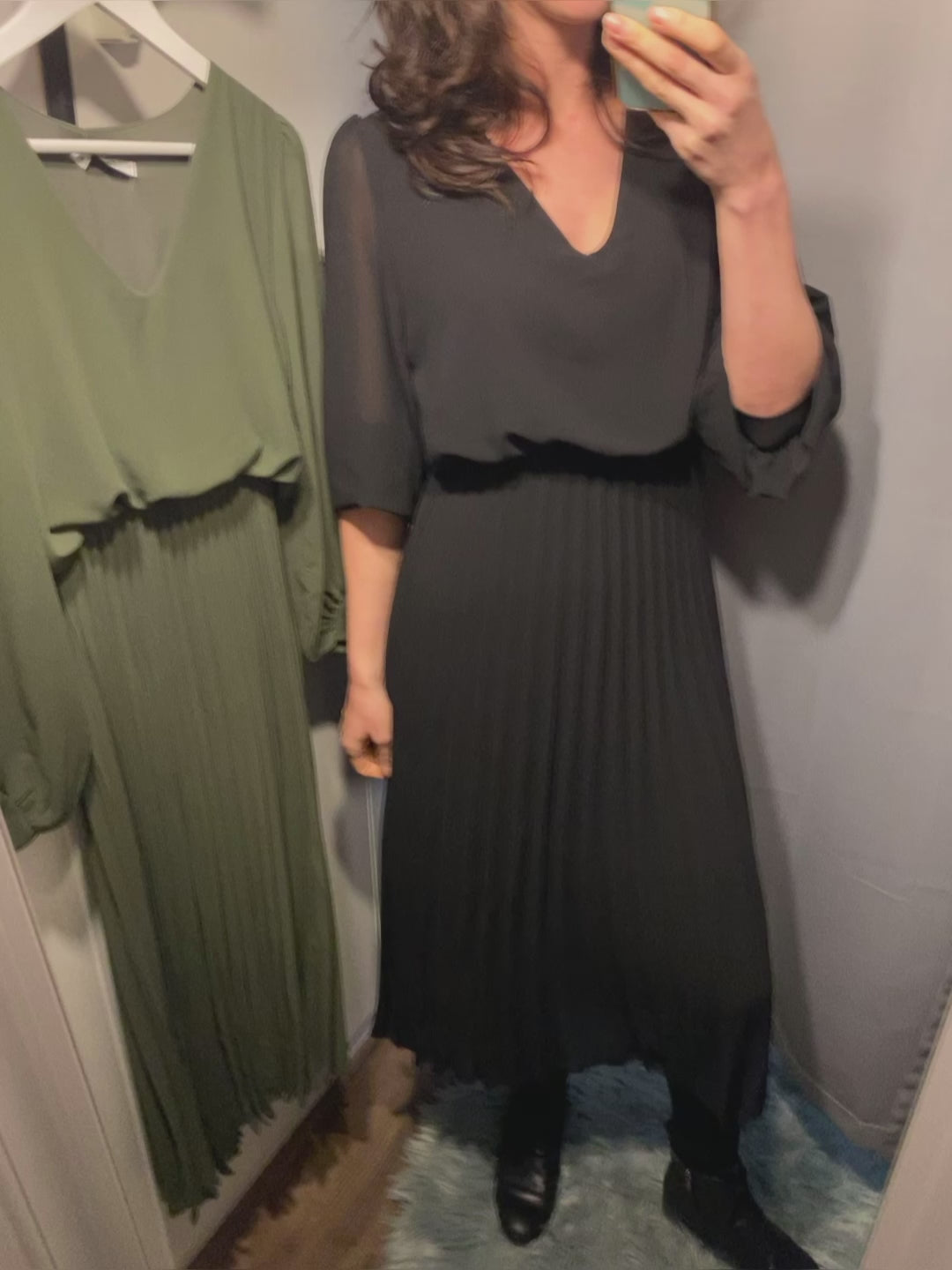 Kleid mit Plissee Größe S, M, L schwarz und Khaki 