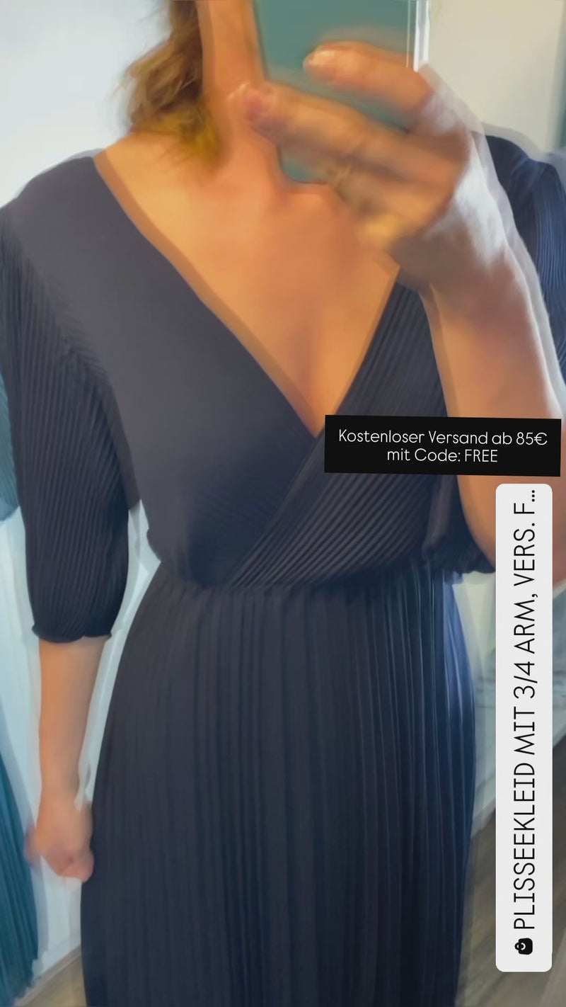 Plisseekleid mit 3/4 Arm, vers. Farben