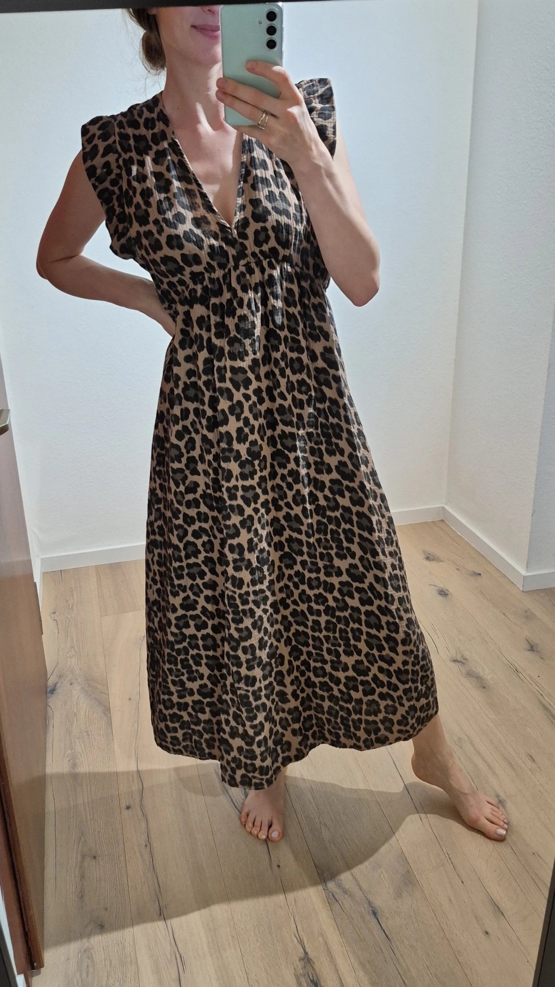 Kleid mit Rüschen, vers. Farben