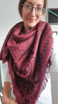 Großes Bandana-Tuch „Burgunder“ – 135 × 135 cm | Paisley Print
