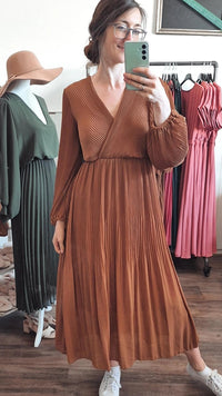 Plisseekleid langarm, in vers. Farben