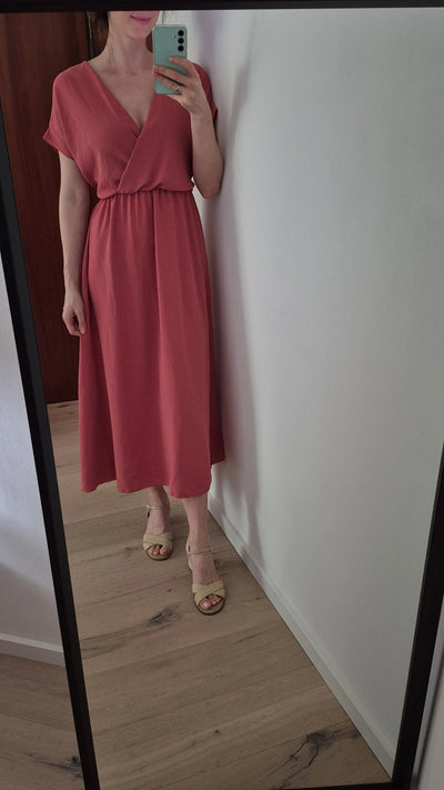 Kleid in Wickeloptik, in vers. Farben