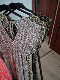 Kleid mit Rüschen, vers. Farben