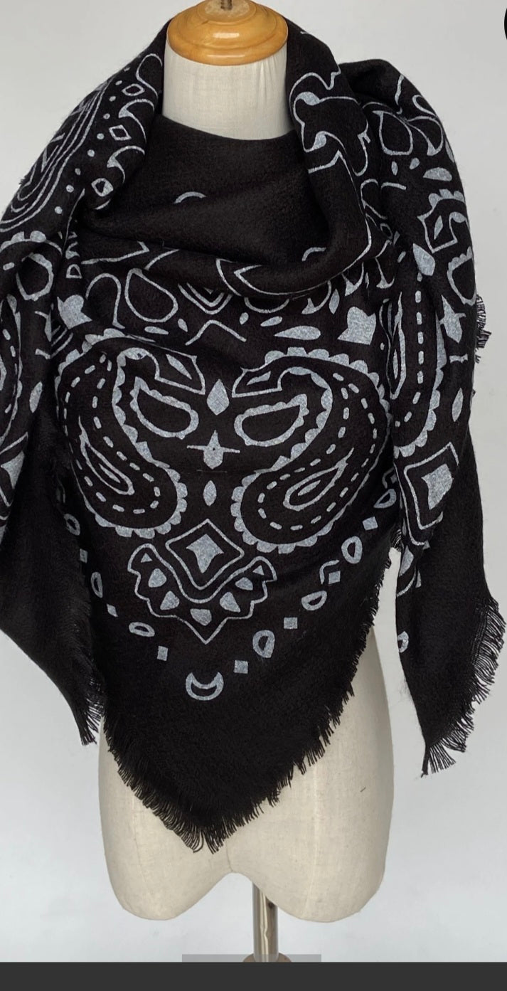 Bandana Scarf - Schwarz JETZT VORBESTELLEN