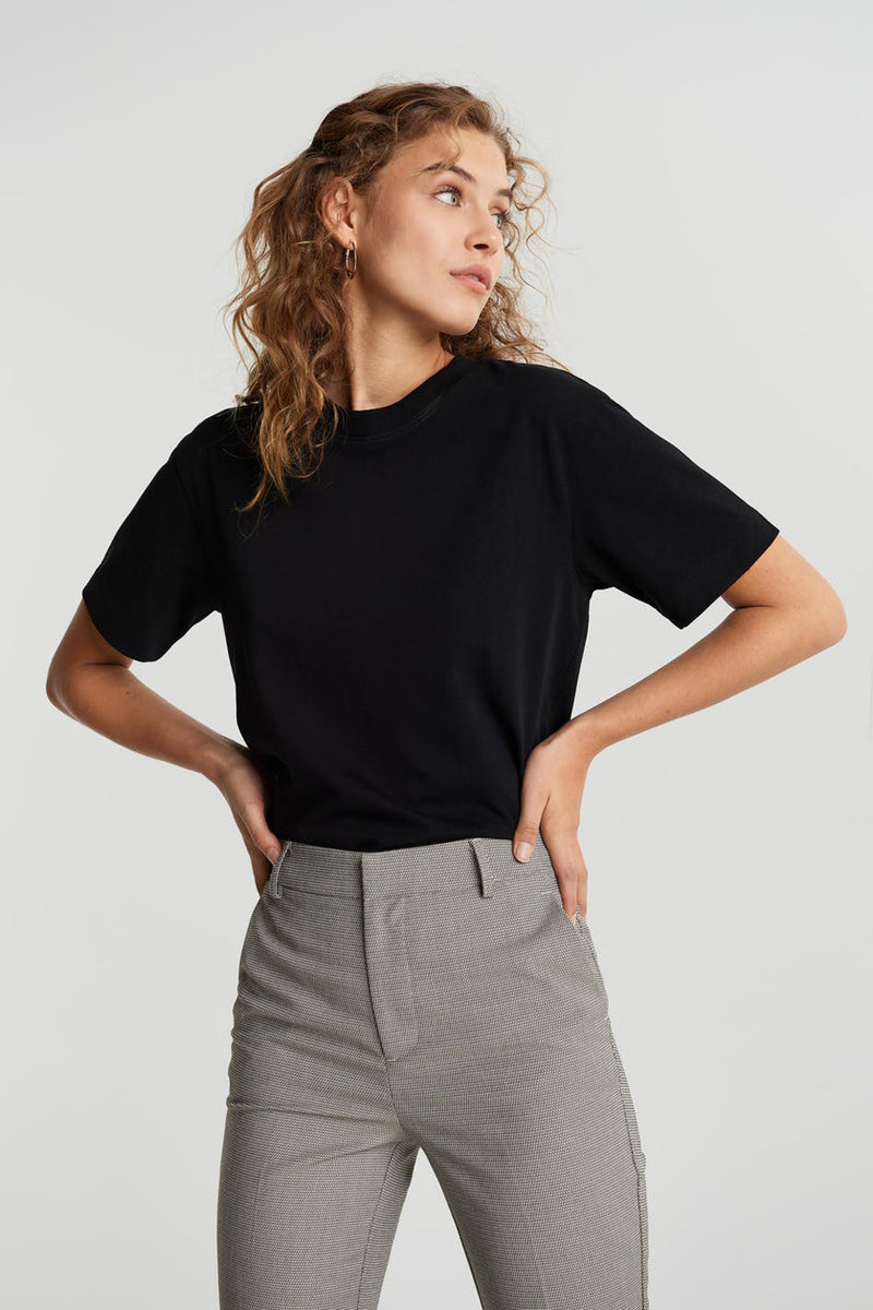 Gina Tricot Basic Tee vers. Farben - Gluecksboutique®