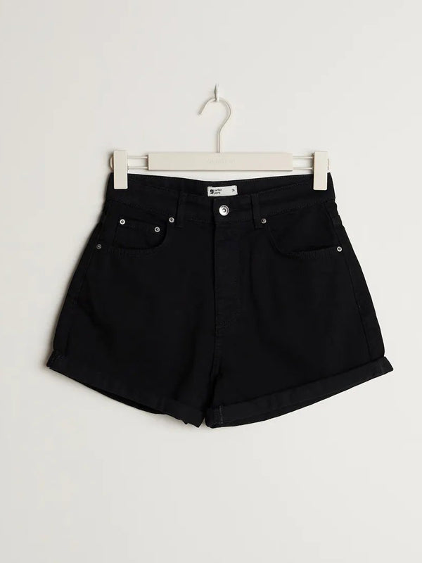 Gina Tricot Dagny mom shorts schwarz - Gluecksboutique®
