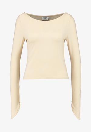 Langarmshirt Pamela Reif x NA-KD LONG SLEEVE BOAT NECK - Gluecksboutique®