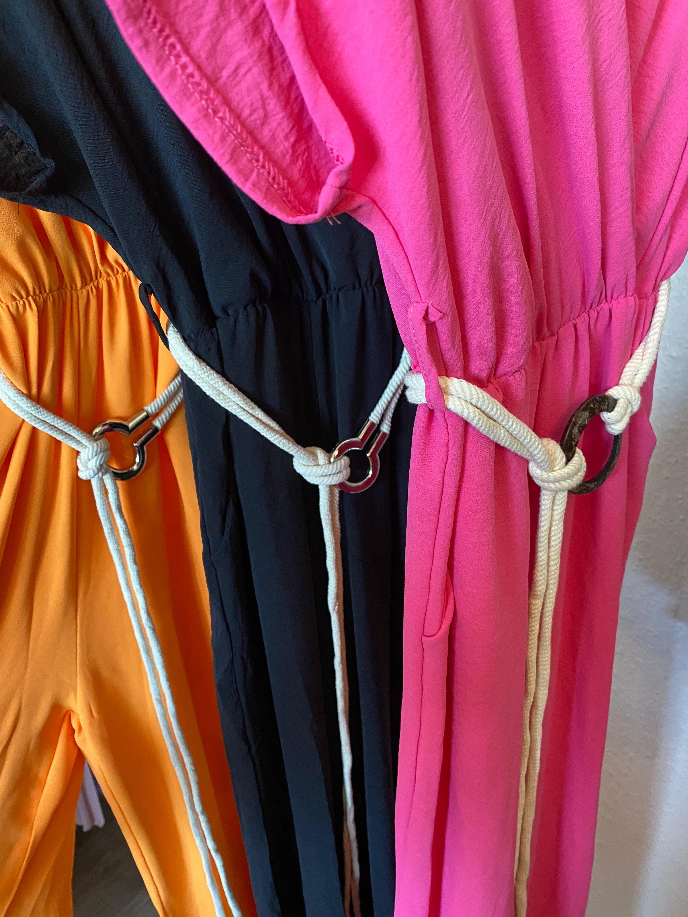 Jumpsuit mit Taschen und Gürtel - Gluecksboutique®