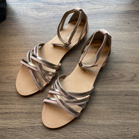 Sandalen Baker Goat Sue Petite Mendigote Poudre - Gluecksboutique®