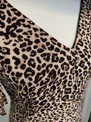 Midikleid mit Leomuster - Gluecksboutique®