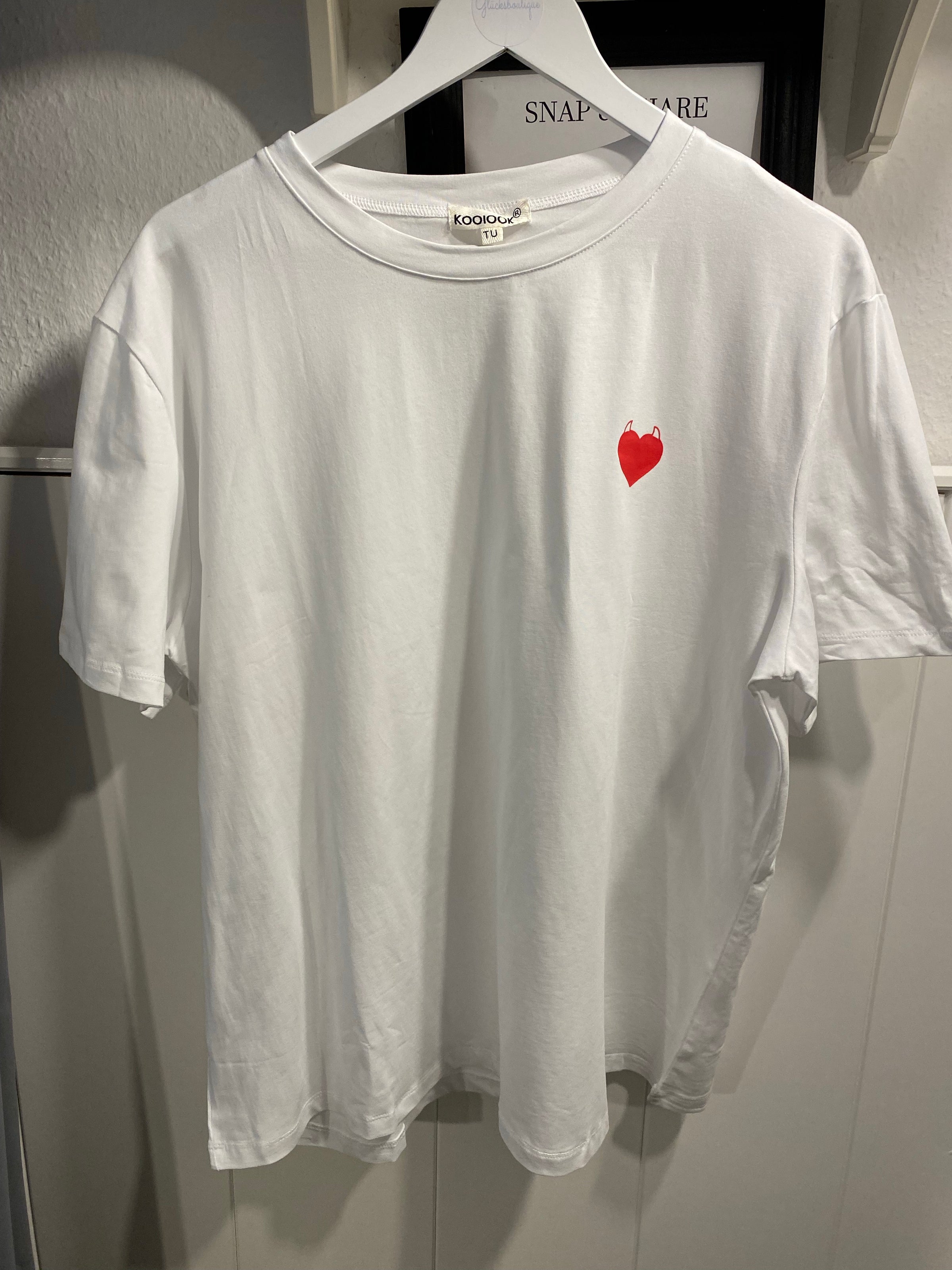 Basic Shirt mit Herz-Print - Gluecksboutique®