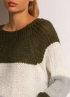 Rundhalspullover mit Streifen, vers. Farben - Gluecksboutique®